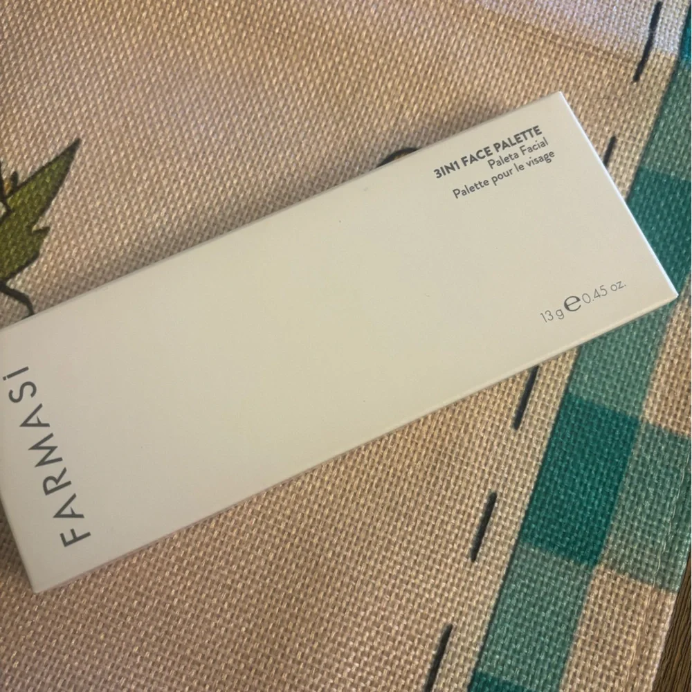 Farmasi EU Compliant Face Palette NEW in Packaging European Standards Makeup Set